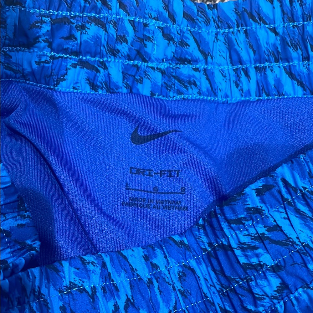 Nike youth girls  Blue Patterned Shorts. NWT - Picture 3 of 3